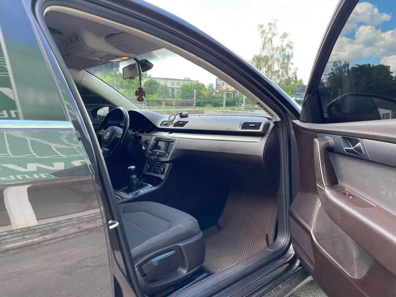 Volkswagen Passat 2011 - 17