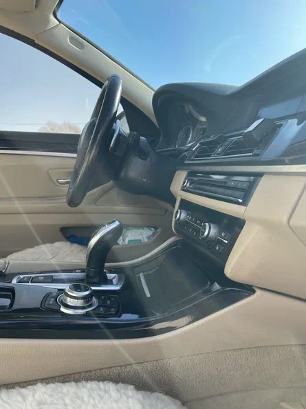 BMW 5 серія 2011 - 10