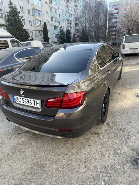 BMW 5 серія 2011 - 7