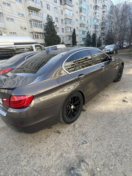 BMW 5 серія 2011 - 6