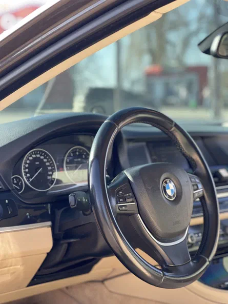 BMW 5 серія 2011 - 1