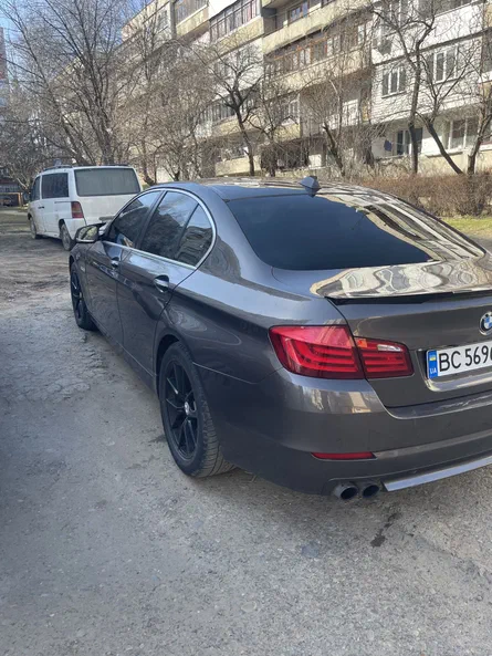 BMW 5 серія 2011 - 8