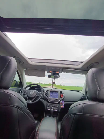 Jeep Cherokee 2020 - 11
