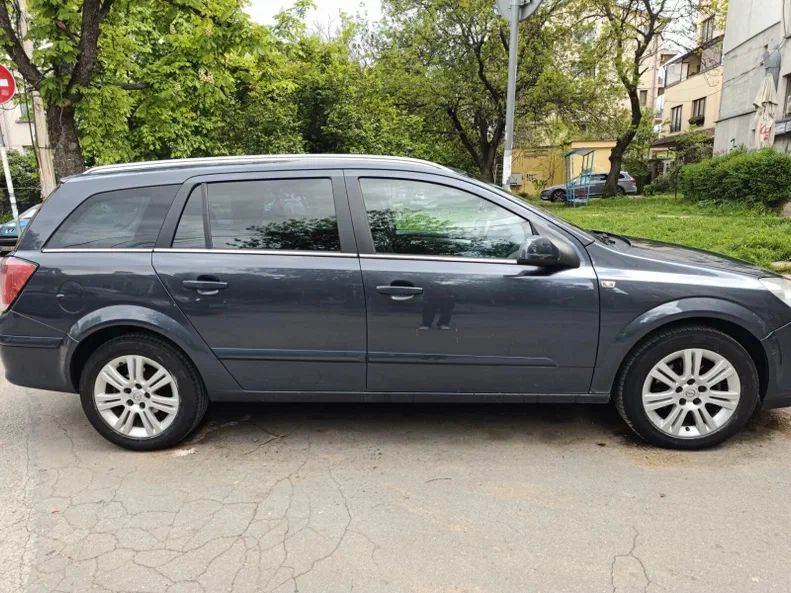 Opel Astra 2008 - 1