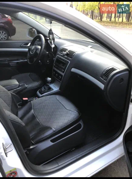 Skoda Octavia 2011 - 3