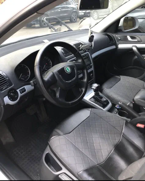 Skoda Octavia 2011 - 4