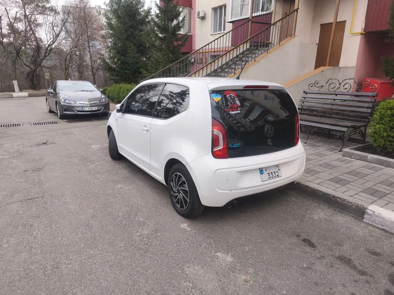 Volkswagen up! 2012