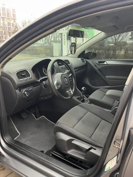 Volkswagen Golf 2010 - 8