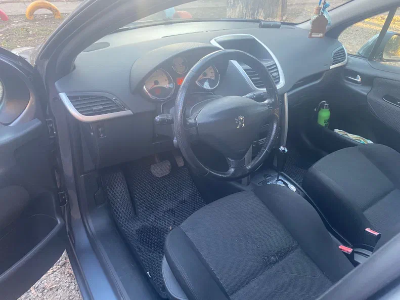 Peugeot 207 2008 - 23