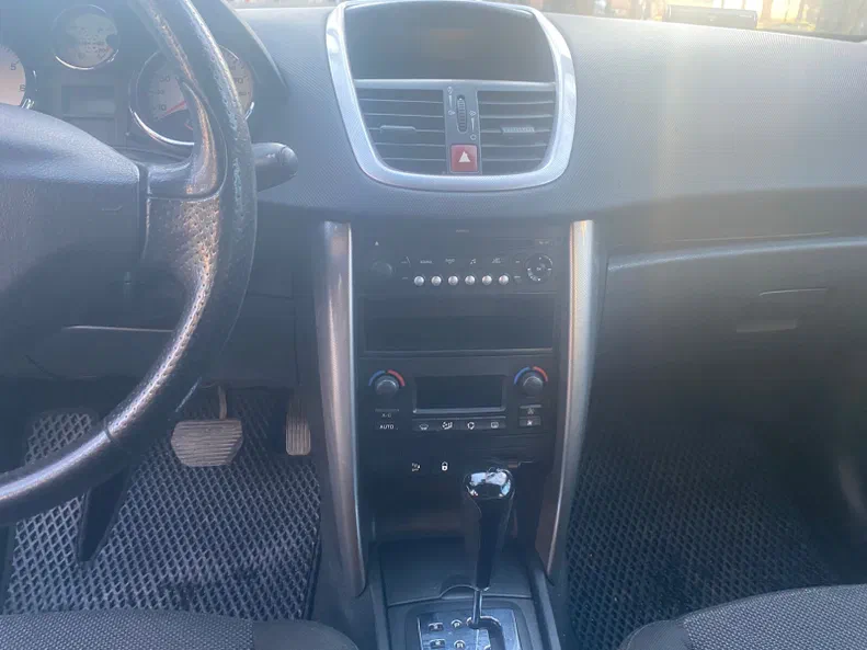 Peugeot 207 2008 - 21