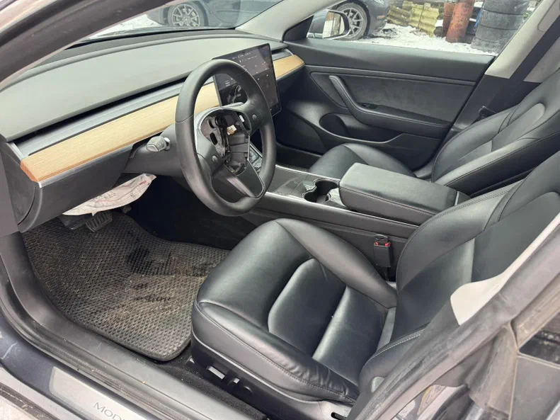 Tesla Model 3 2020 - 13