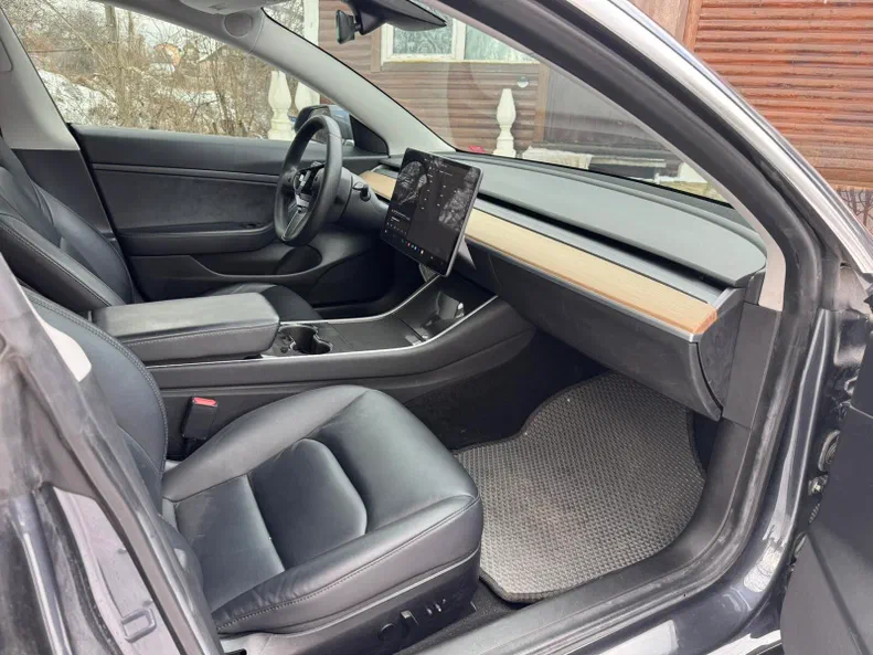 Tesla Model 3 2020 - 14