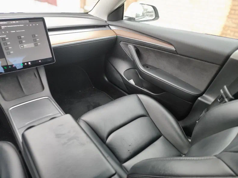 Tesla Model 3 2022 - 11