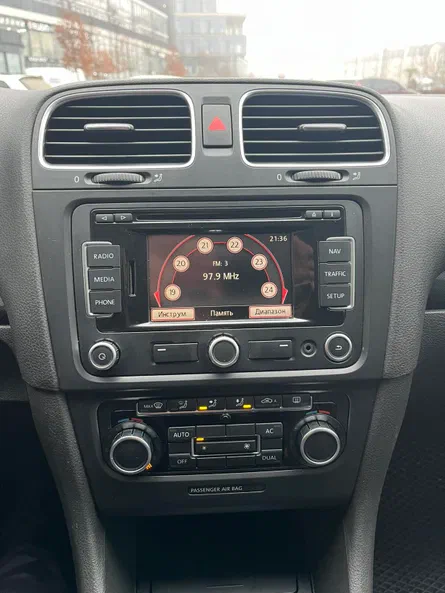 Volkswagen Golf 2010 - 9