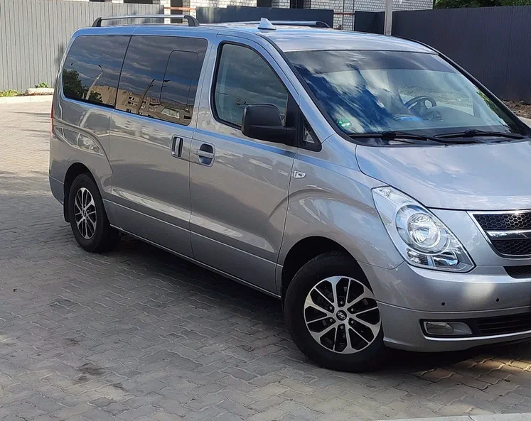 Hyundai H-1 2012