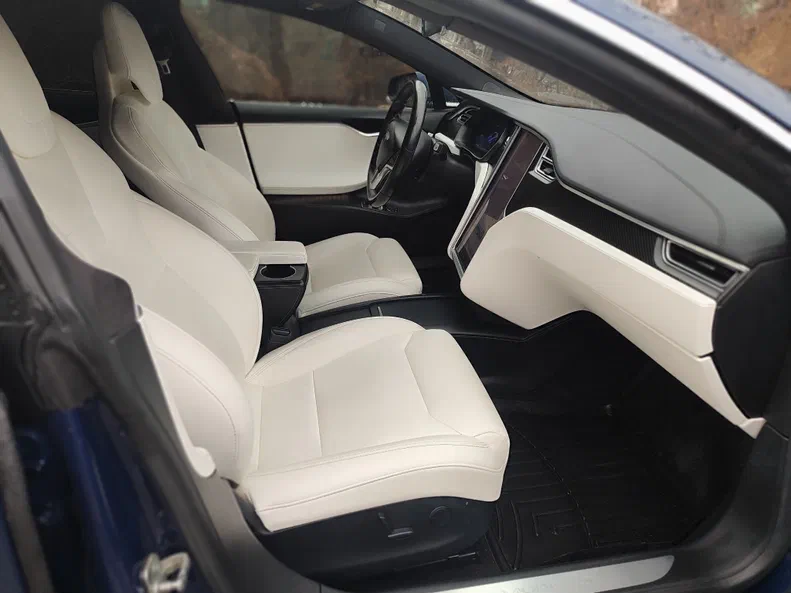 Tesla Model S 2017 - 16