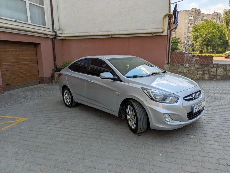 Hyundai Accent 2011