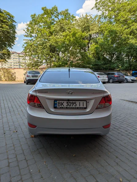 Hyundai Accent 2011 - 5