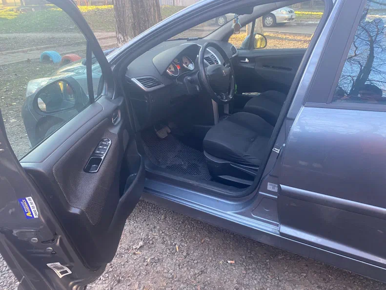 Peugeot 207 2008 - 12