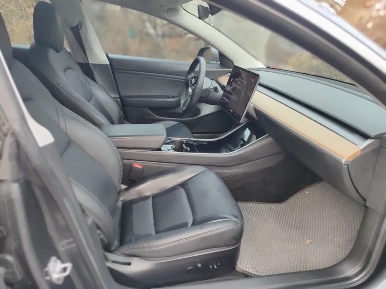 Tesla Model 3 2020 - 11