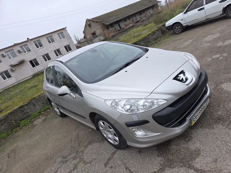 Peugeot 308 2008 - 8