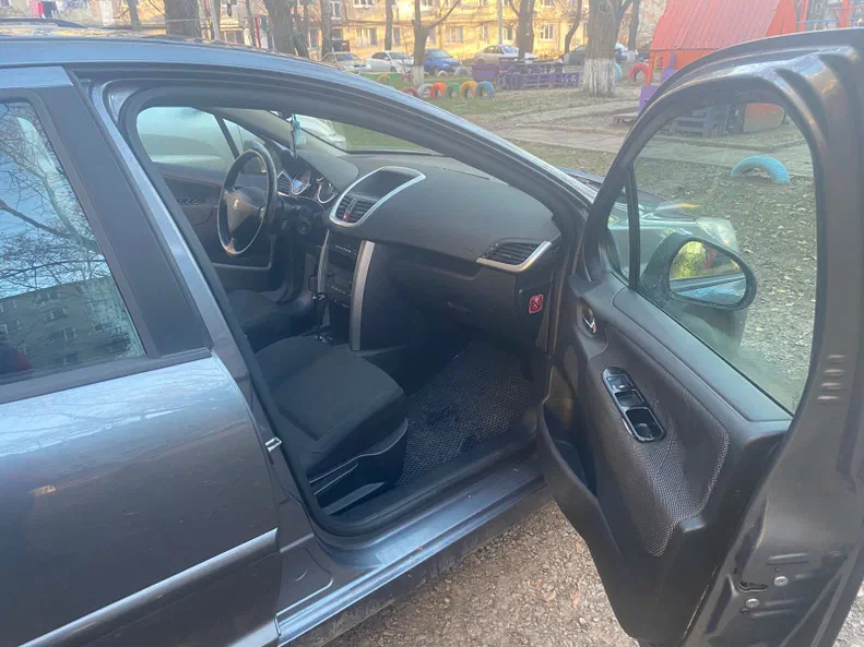 Peugeot 207 2008 - 6