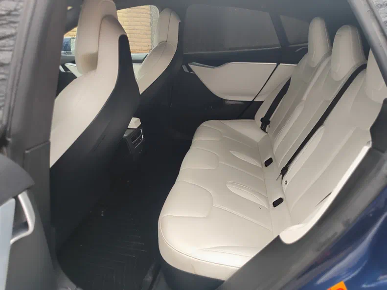 Tesla Model S 2017 - 18