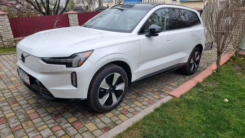 Volvo EX90 2025