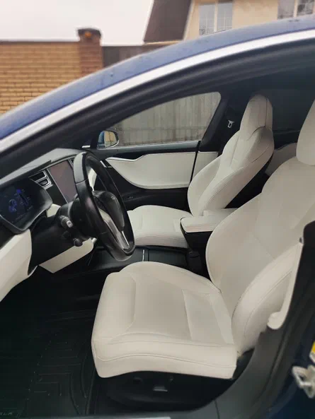 Tesla Model S 2017 - 11