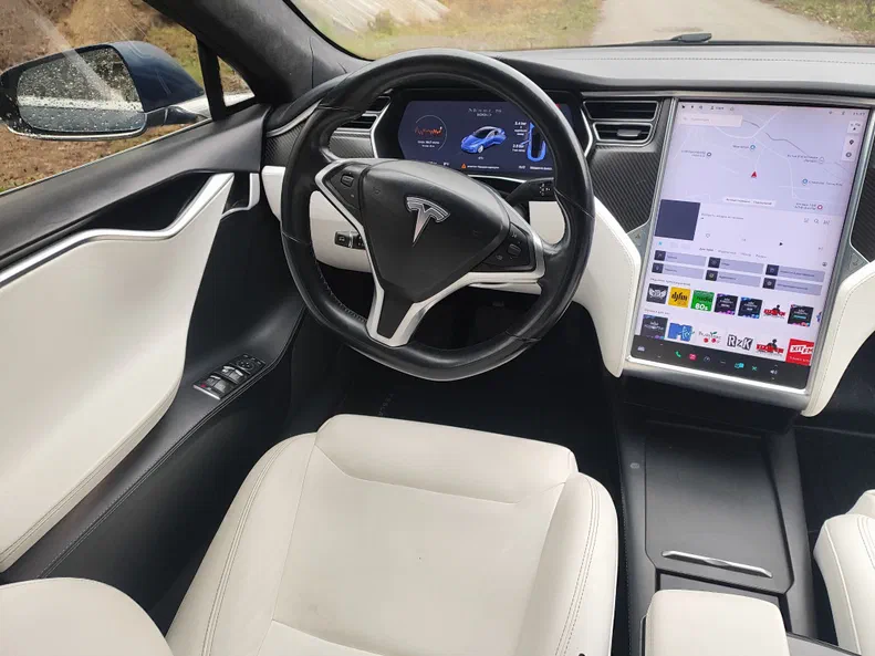 Tesla Model S 2017 - 14