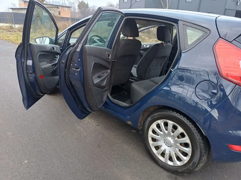 Ford Fiesta 2013 - 10