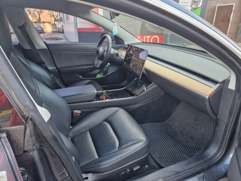 Tesla Model 3 2020 - 7