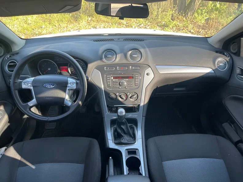 Ford Mondeo 2011 - 9