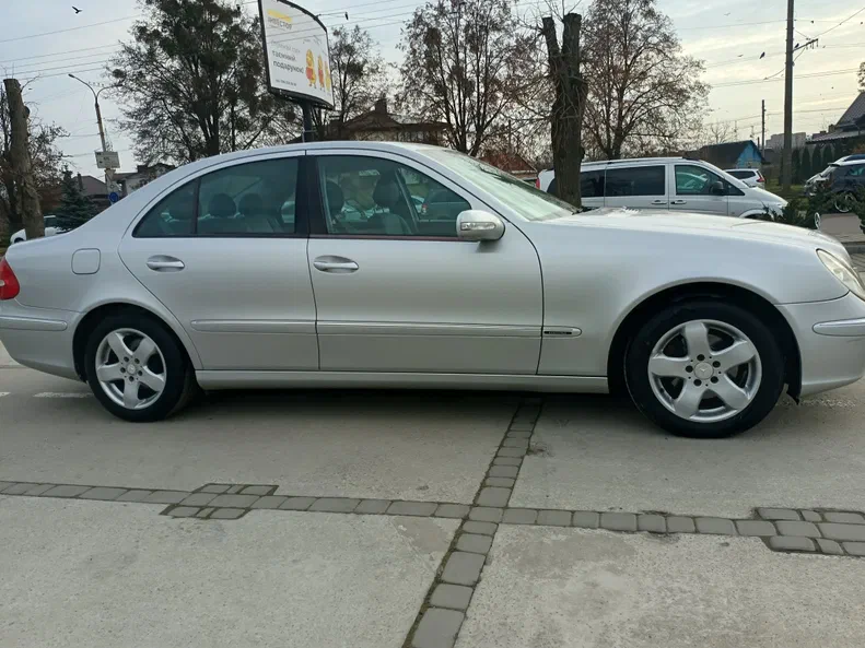 Mercedes-Benz E-Клас 2003 - 6