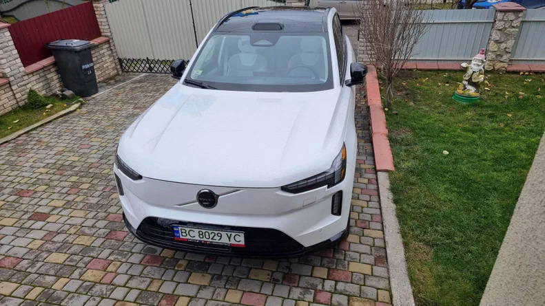 Volvo EX90 2025
