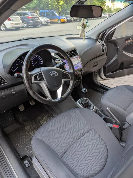 Hyundai Accent 2011 - 8