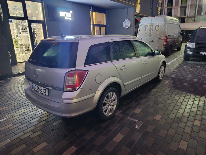 Opel Astra 2010 - 25