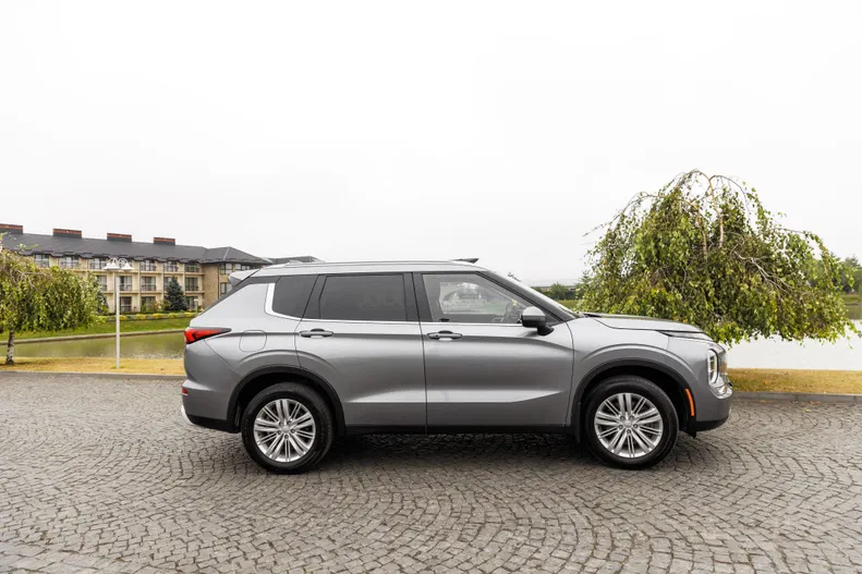 Mitsubishi Outlander 2021 - 23