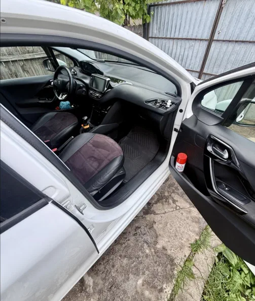 Peugeot 208 2019 - 12