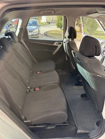 Citroen C4 Picasso 2009 - 19