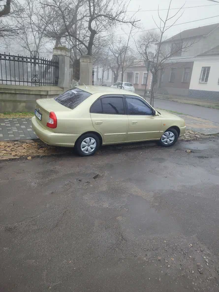 Hyundai Accent 2000