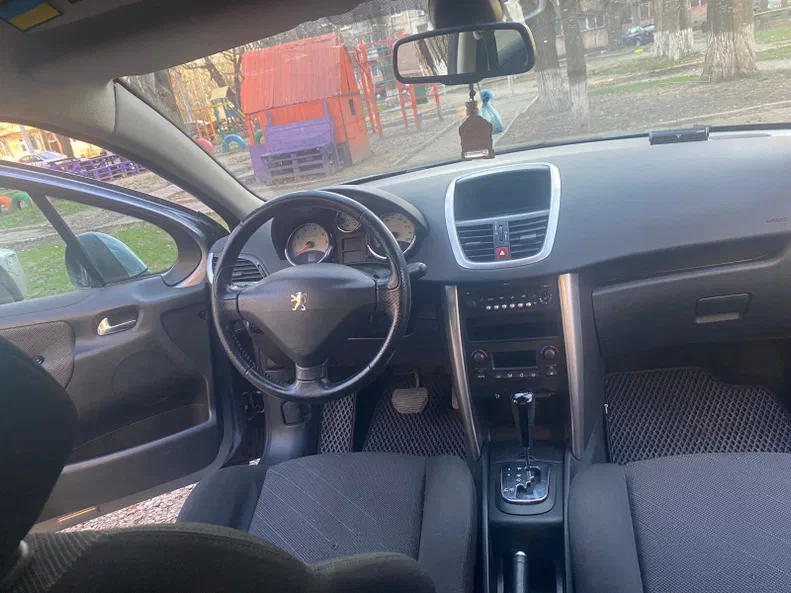 Peugeot 207 2008 - 16