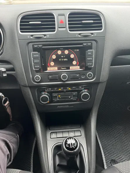 Volkswagen Golf 2010 - 20