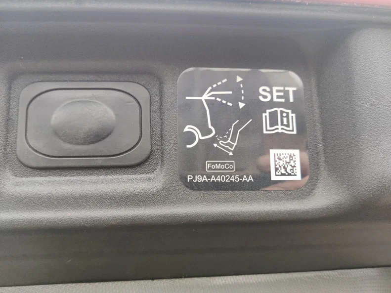 Ford Mustang Mach-E 2023 - 14