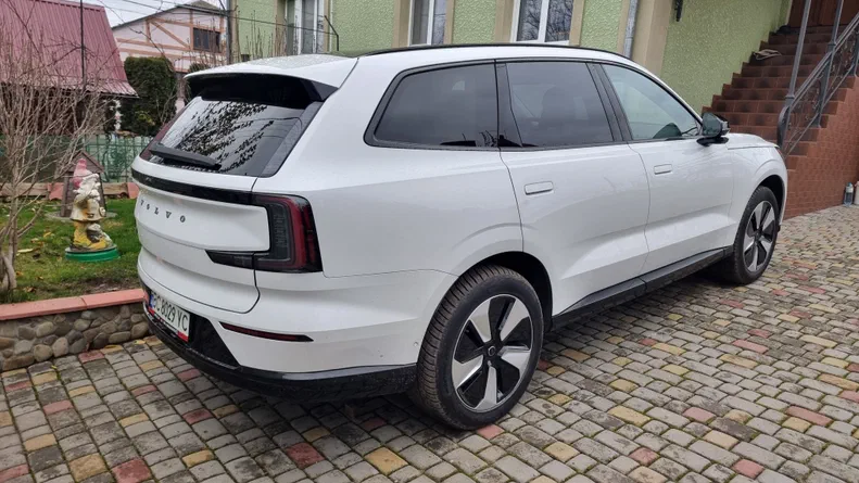 Volvo EX90 2025