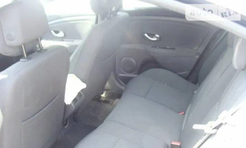 Renault Fluence 2011 - 6