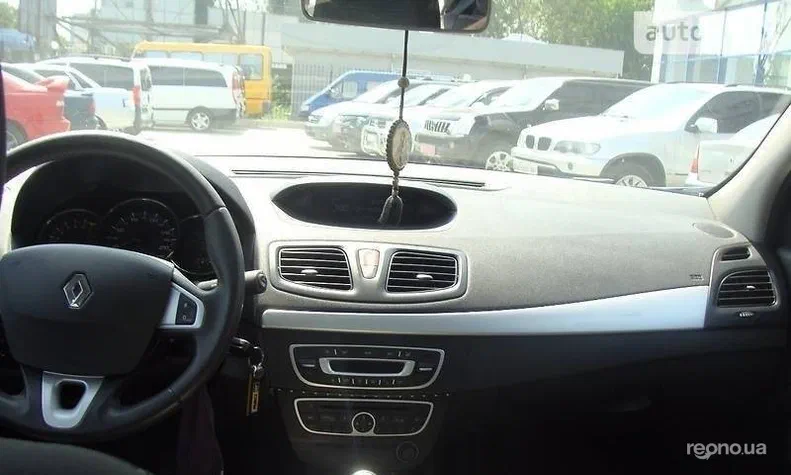 Renault Fluence 2011 - 15