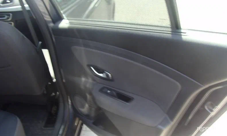 Renault Fluence 2011 - 14