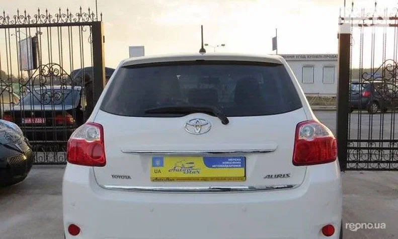 Toyota Auris 2011 - 4