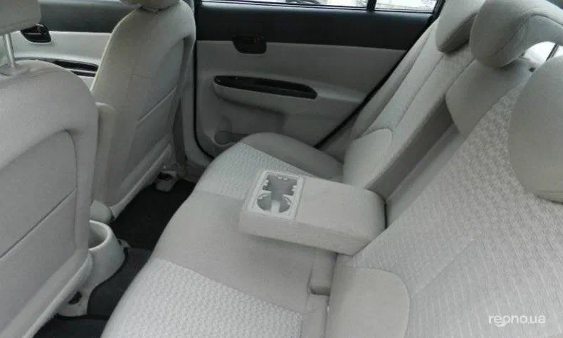 Hyundai Accent 2009 - 8